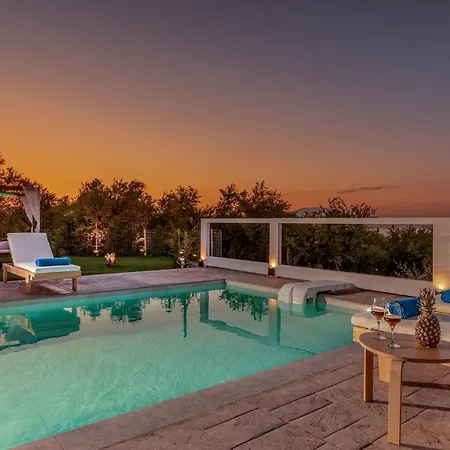 Farao With Private Pool, By Zantewize فيلة Kypseli