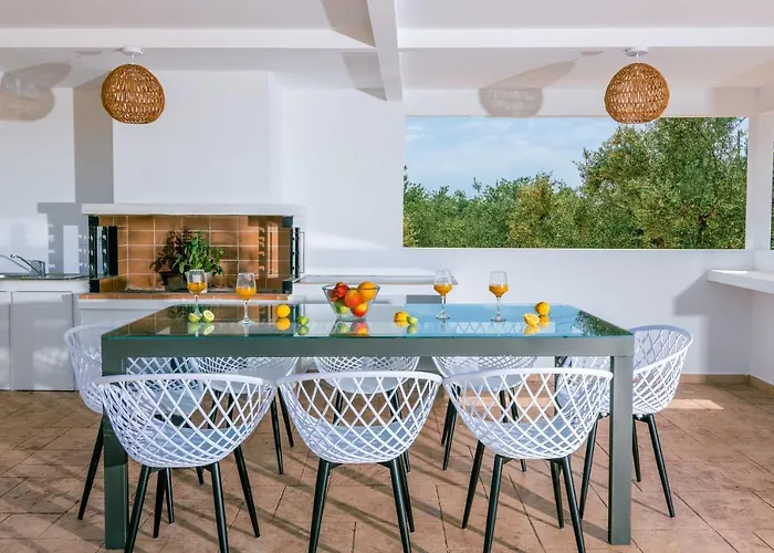 Farao With Private Pool, By Zantewize