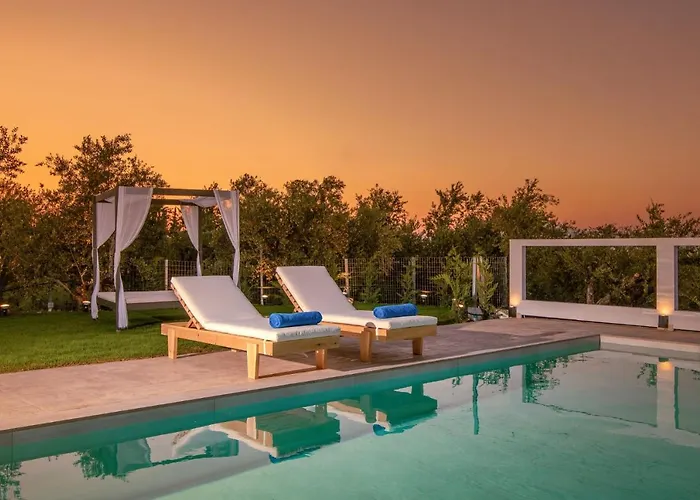 Farao With Private Pool, By Zantewize