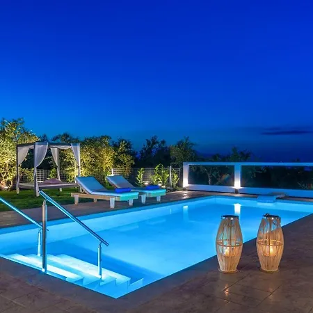 Farao With Private Pool, By Zantewize * Кипсели