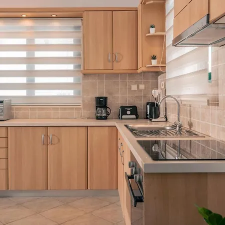 Farao With Private Pool, By Zantewize