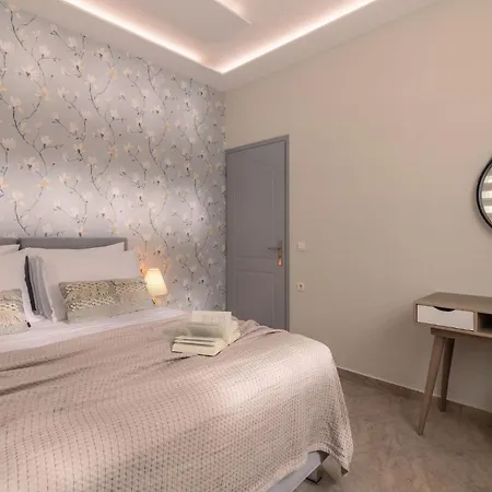 Farao With Private Pool, By Zantewize Kypseli