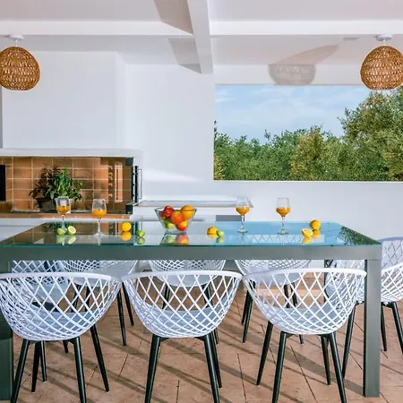 Farao With Private Pool, By Zantewize