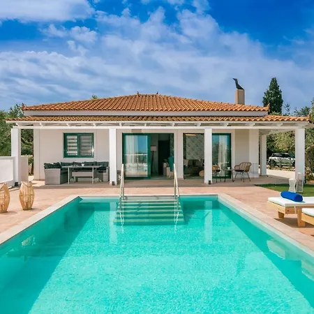 Farao With Private Pool, By Zantewize Kypseli